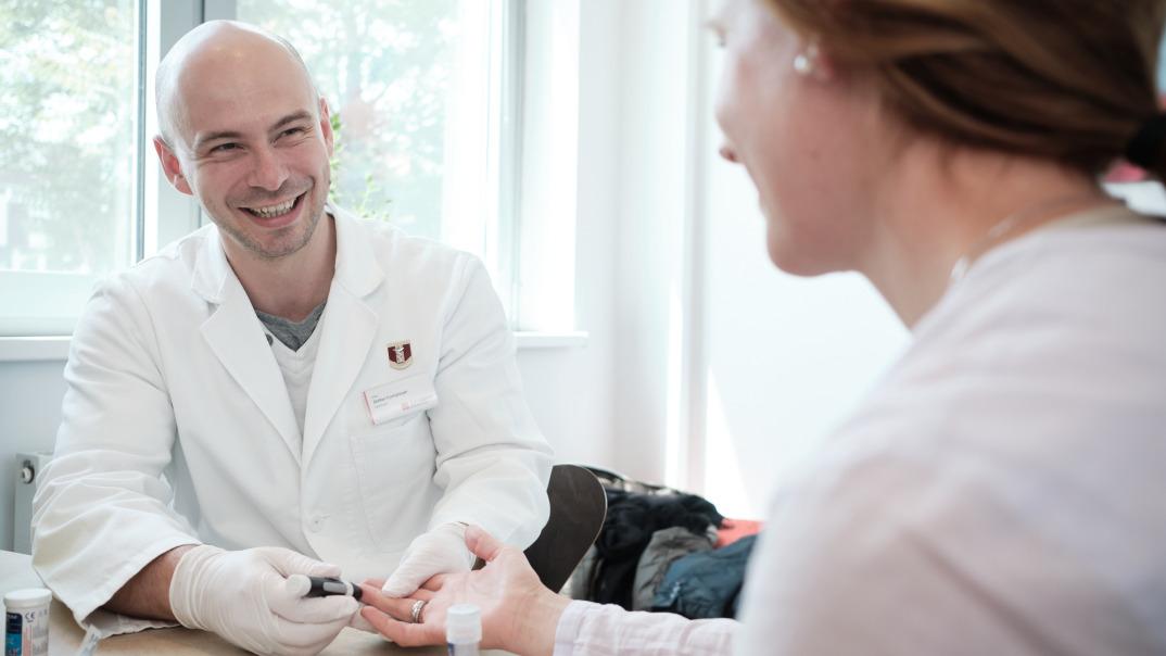 Blutzucker- und Blutdruck-Messung